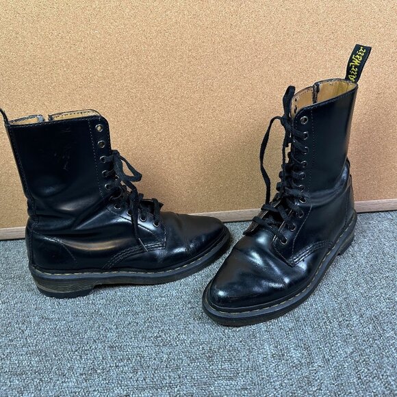 Dr. Martens Rare Alix Pointed Toe Witchy Black Leather Boot in Womens Size 7 - Picture 1 of 8